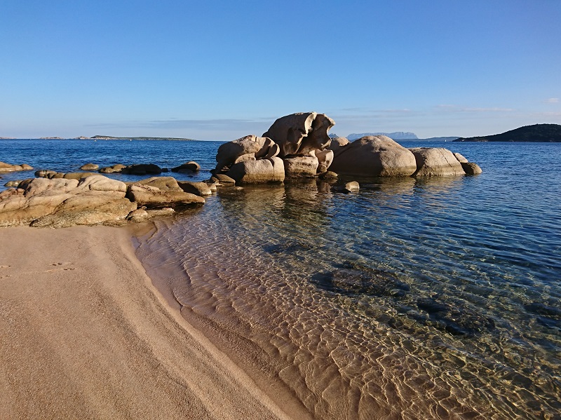 カーラ ディ ヴォルぺからリッシャ ルイヤまでの海沿いを歩く サルデーニャ州公認ガイドブログ